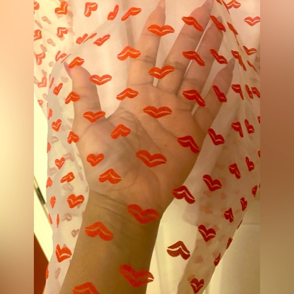 Red & White Chiffon 💋 Lips Sleeveless Blouse w/Side Collar Bow, EUC - Picture 7 of 14